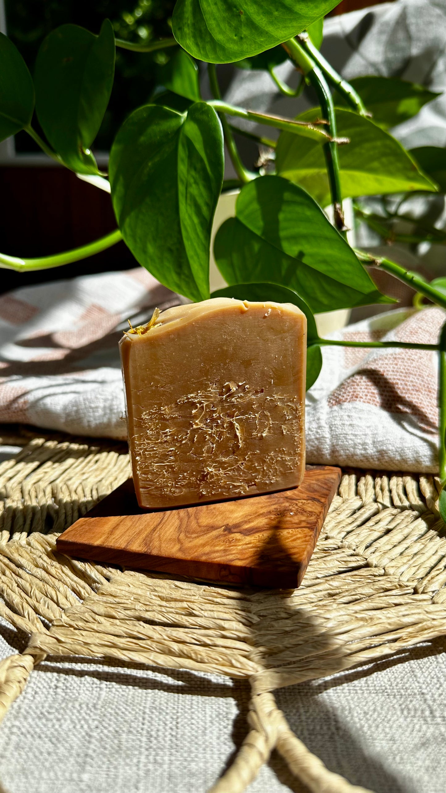 LUFFA Calendula, Chamomile & Honey | Natural Exfoliant Body Soap Bar | Unscented