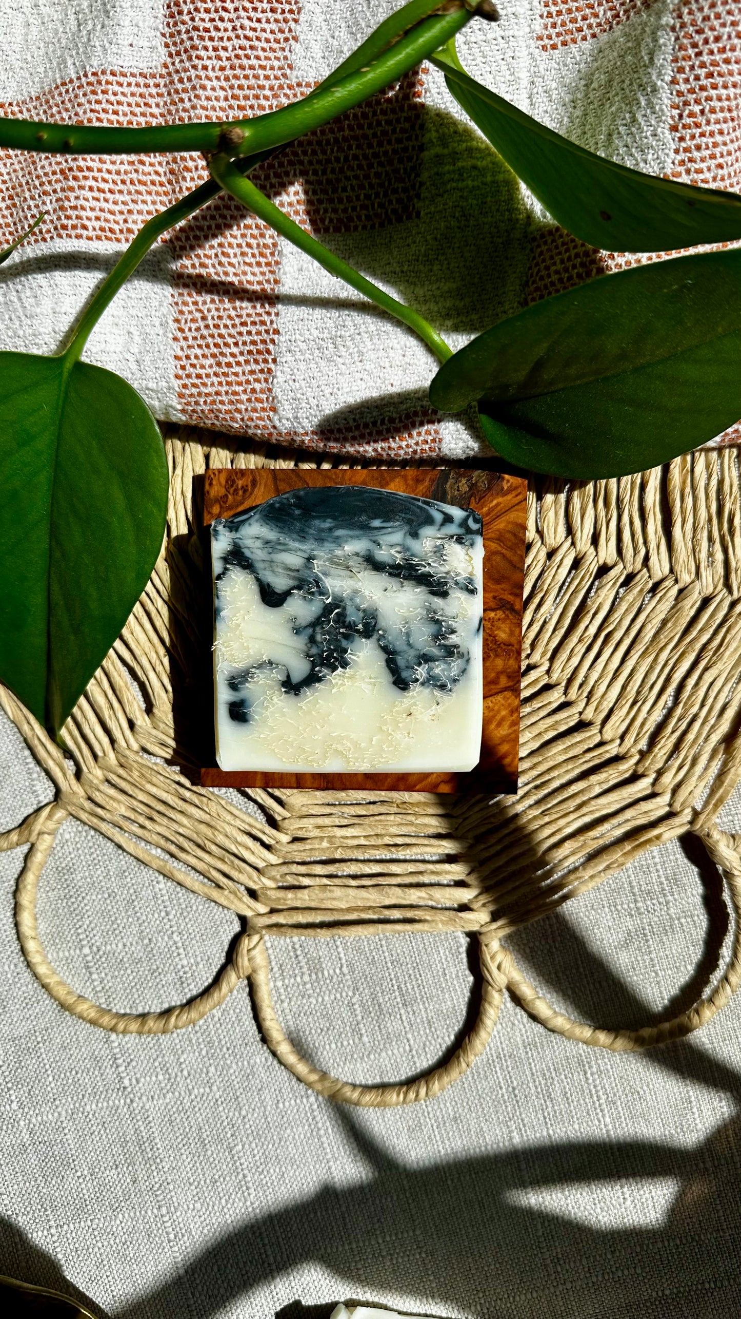 LUFFA Marble Charcoal & Tea Tree Lemon | Natural Exfoliant Body Soap Bar