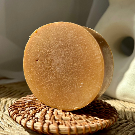 Natural face bar detail showing smooth texture and golden honey tone