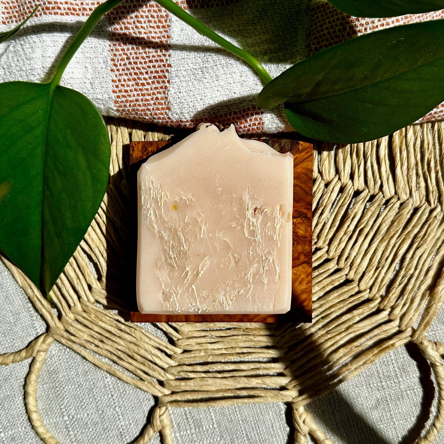 Radiate Grace - Rose Geranium & Pink Grapefruit – Luffa Body Soap - A004LB - MAMO