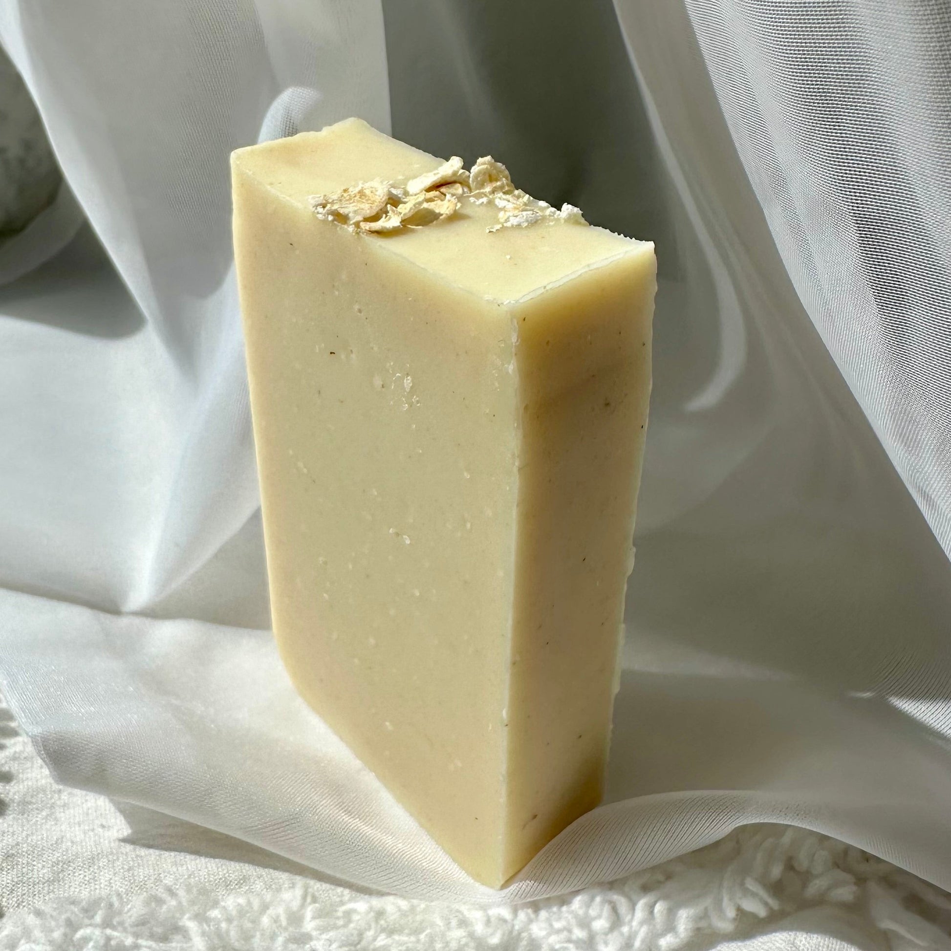 Colloidal Oats & Chamomile Body Soap Bar "Feel Abundance" - Unscented - L01SBCOC - MAMO