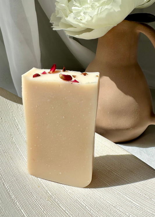 Rose Geranium & Pink Grapefruit natural body soap bar by MAMO close up on a ceramic dish
